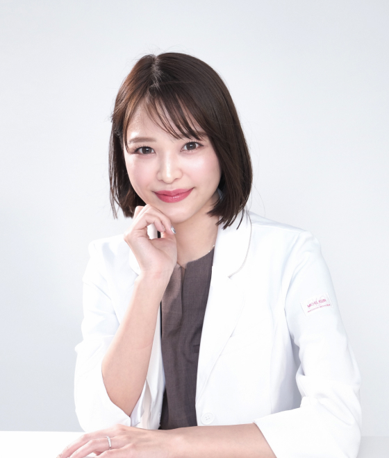 etoile clinic 医師 八尋 かれん